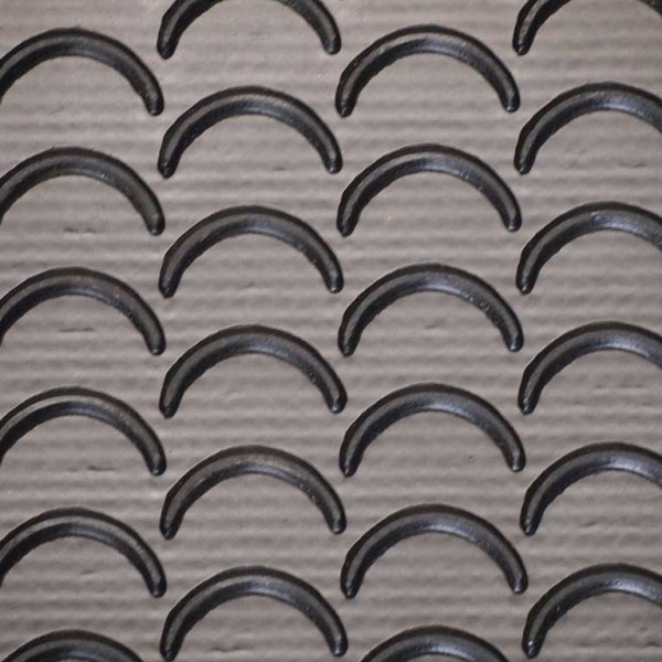 Crescent-Top Conveyor Belt Surface